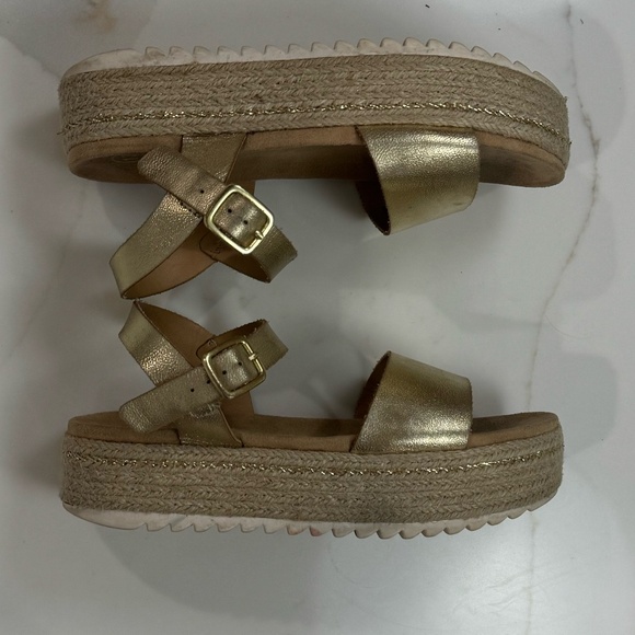 Girls Cat & Jack gold platform espadrilles size 13 - Picture 6 of 8